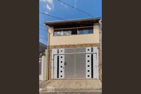 Casa para alugar com 250m², 3 quartos e 2 vagasFachada