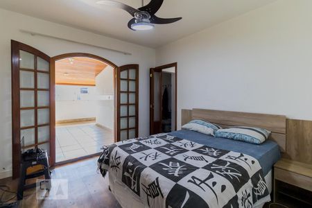 Suíte de casa à venda com 3 quartos, 250m² em Jardim Laone, São Paulo