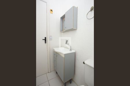 Casa de condomínio para alugar com 77m², 2 quartos e 1 vaga Casa de condomínio para alugar com 77m², 2 quartos e 1 vagaBanheiro - torneira e armário