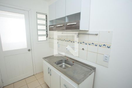 Casa de condomínio para alugar com 77m², 2 quartos e 1 vaga Casa de condomínio para alugar com 77m², 2 quartos e 1 vagaCozinha - Armários