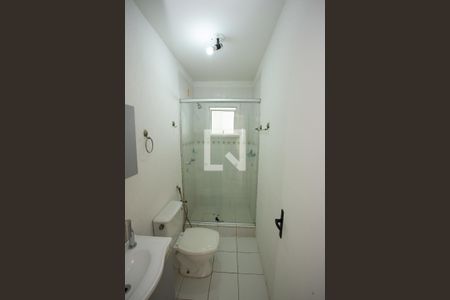 Casa de condomínio para alugar com 77m², 2 quartos e 1 vaga Casa de condomínio para alugar com 77m², 2 quartos e 1 vagaBanheiro