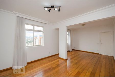 Apartamento para alugar com 140m², 3 quartos e 1 vagaSala