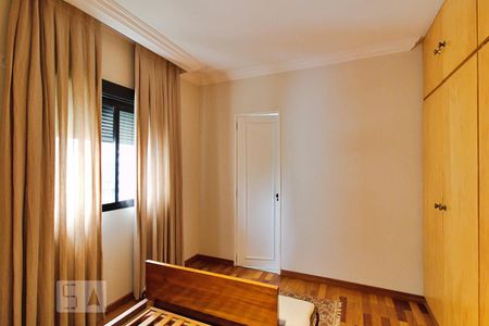 Apartamento à venda com 120m², 3 quartos e 3 vagas Apartamento à venda com 120m², 3 quartos e 3 vagasSuíte