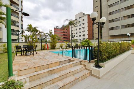 Apartamento à venda com 120m², 3 quartos e 3 vagas Apartamento à venda com 120m², 3 quartos e 3 vagasÁrea comum - Piscina