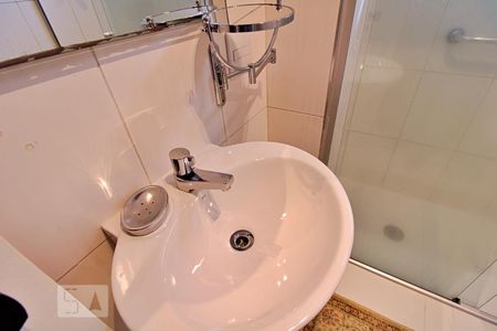 Apartamento à venda com 120m², 3 quartos e 3 vagas Apartamento à venda com 120m², 3 quartos e 3 vagasBanheiro