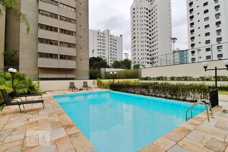 Apartamento à venda com 120m², 3 quartos e 3 vagas Apartamento à venda com 120m², 3 quartos e 3 vagasÁrea comum - Piscina
