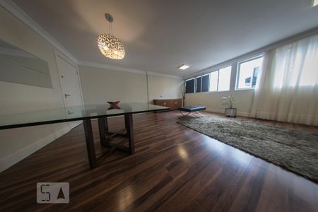 Apartamento à venda com 94m², 2 quartos e 1 vaga Apartamento à venda com 94m², 2 quartos e 1 vagaSala