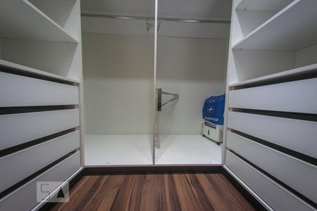 Apartamento à venda com 94m², 2 quartos e 1 vaga Apartamento à venda com 94m², 2 quartos e 1 vagaCloset da suíte