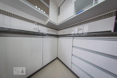 Apartamento à venda com 94m², 2 quartos e 1 vaga Apartamento à venda com 94m², 2 quartos e 1 vagaCozinha e Área de Serviço