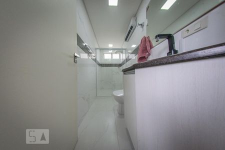 Apartamento à venda com 94m², 2 quartos e 1 vaga Apartamento à venda com 94m², 2 quartos e 1 vagaBanheiro da Suíte