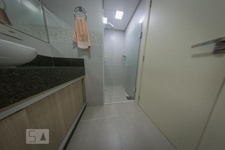 Apartamento à venda com 94m², 2 quartos e 1 vaga Apartamento à venda com 94m², 2 quartos e 1 vagaBanheiro Corredor