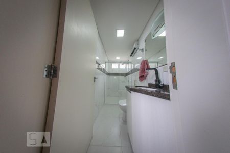 Apartamento à venda com 94m², 2 quartos e 1 vaga Apartamento à venda com 94m², 2 quartos e 1 vagaBanheiro da Suíte