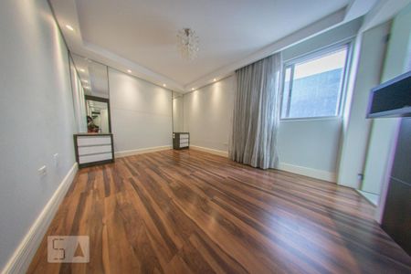 Apartamento à venda com 94m², 2 quartos e 1 vaga Apartamento à venda com 94m², 2 quartos e 1 vagaSuíte