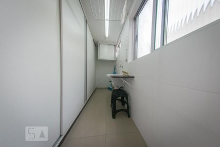 Apartamento à venda com 94m², 2 quartos e 1 vaga Apartamento à venda com 94m², 2 quartos e 1 vagaCozinha e Área de Serviço