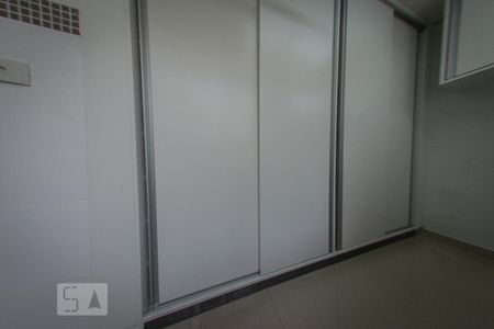 Apartamento à venda com 94m², 2 quartos e 1 vaga Apartamento à venda com 94m², 2 quartos e 1 vagaCozinha e Área de Serviço