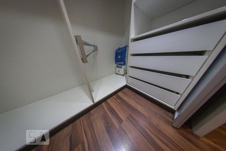 Apartamento à venda com 94m², 2 quartos e 1 vaga Apartamento à venda com 94m², 2 quartos e 1 vagaCloset da suíte