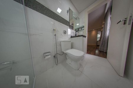 Apartamento à venda com 94m², 2 quartos e 1 vaga Apartamento à venda com 94m², 2 quartos e 1 vagaBanheiro da Suíte