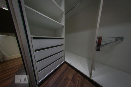 Apartamento à venda com 94m², 2 quartos e 1 vaga Apartamento à venda com 94m², 2 quartos e 1 vagaCloset da suíte