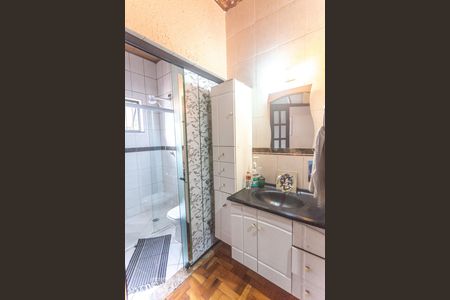 Casa à venda com 165m², 2 quartos e 2 vagasBanheiro suíte 1