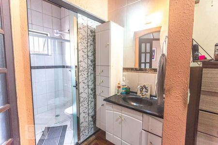 Casa à venda com 165m², 2 quartos e 2 vagasBanheiro suíte 1