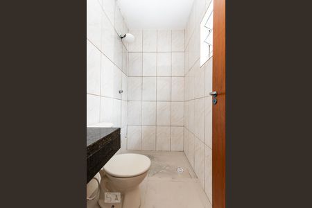 Banheiro de casa para alugar com 1 quarto, 39m² em Vila Buenos Aires, São Paulo