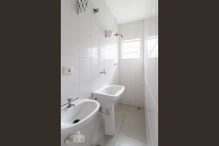 Banheiro de kitnet/studio para alugar com 1 quarto, 18m² em Vila Butantã, São Paulo