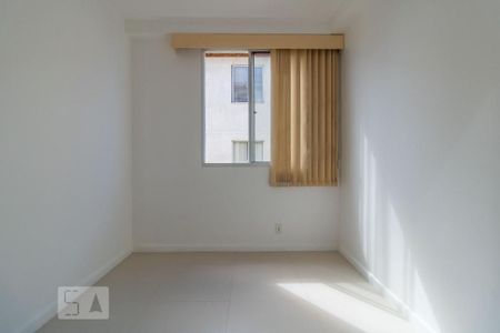 Quarto 1 de apartamento para alugar com 3 quartos, 42m² em Parada de Lucas, Rio de Janeiro