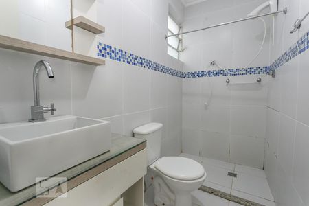 Banheiro de apartamento à venda com 1 quarto, 36m² em Vila Ipiranga, Porto Alegre