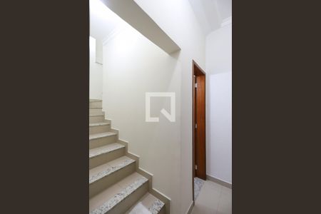 Casa à venda com 210m², 3 quartos e 4 vagas Casa à venda com 210m², 3 quartos e 4 vagasEscada