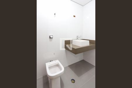 Casa à venda com 210m², 3 quartos e 4 vagasBanheiro da Suíte 2