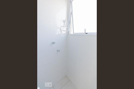 Apartamento para alugar com 47m², 2 quartos e 1 vagaDetalhe do banheiro