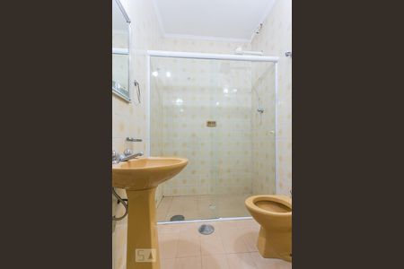 Banheiro de kitnet/studio para alugar com 1 quarto, 15m² em Vila Gomes, São Paulo