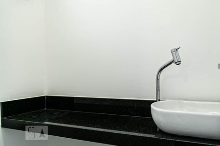 Lavabo de casa de condomínio para alugar com 2 quartos, 100m² em Real Parque, São Paulo