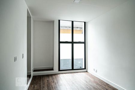 Sala de casa de condomínio para alugar com 2 quartos, 100m² em Real Parque, São Paulo