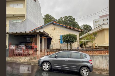 Casa à venda com 275m², 2 quartos e 1 vaga Casa à venda com 275m², 2 quartos e 1 vagaFachada