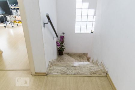 Casa à venda com 300m², 3 quartos e 7 vagasEscadas