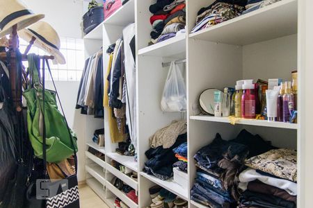 Casa à venda com 300m², 3 quartos e 7 vagasCloset
