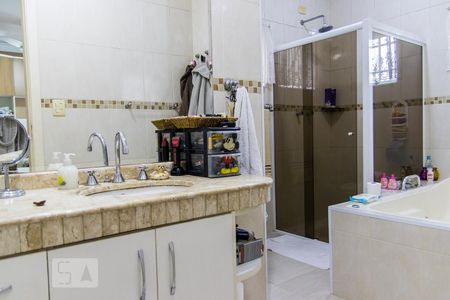 Casa à venda com 300m², 3 quartos e 7 vagasBanheiro da Suíte 1