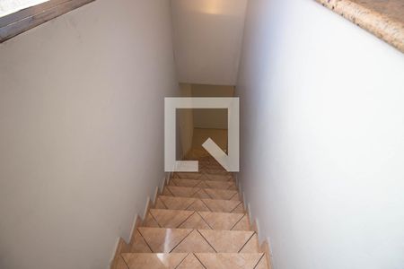 Casa para alugar com 85m², 2 quartos e sem vagaEscada