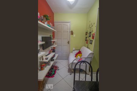 Sala de casa para alugar com 1 quarto, 35m² em Ramos, Rio de Janeiro