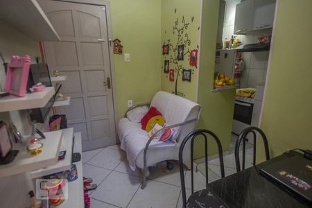 Sala de casa para alugar com 1 quarto, 35m² em Ramos, Rio de Janeiro