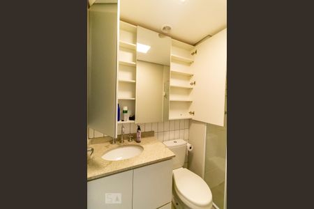 Banheiro de apartamento para alugar com 1 quarto, 32m² em Pinheiros, São Paulo