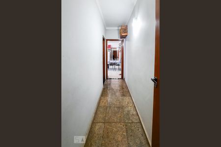 Casa à venda com 200m², 3 quartos e 2 vagasCorredor