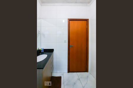 Casa à venda com 200m², 3 quartos e 2 vagasBanheiro