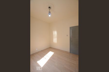 Sala de casa para alugar com 1 quarto, 59m² em Ramos, Rio de Janeiro