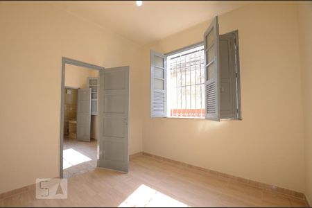 Sala de casa para alugar com 1 quarto, 59m² em Ramos, Rio de Janeiro