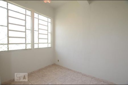 Sala de casa para alugar com 2 quartos, 70m² em Ramos, Rio de Janeiro