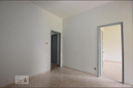 Sala de casa para alugar com 2 quartos, 70m² em Ramos, Rio de Janeiro