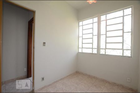 Sala de casa para alugar com 2 quartos, 70m² em Ramos, Rio de Janeiro