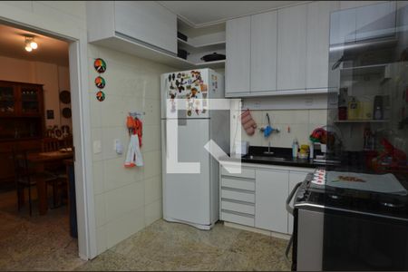 Apartamento à venda com 180m², 3 quartos e 2 vagasCozinha 